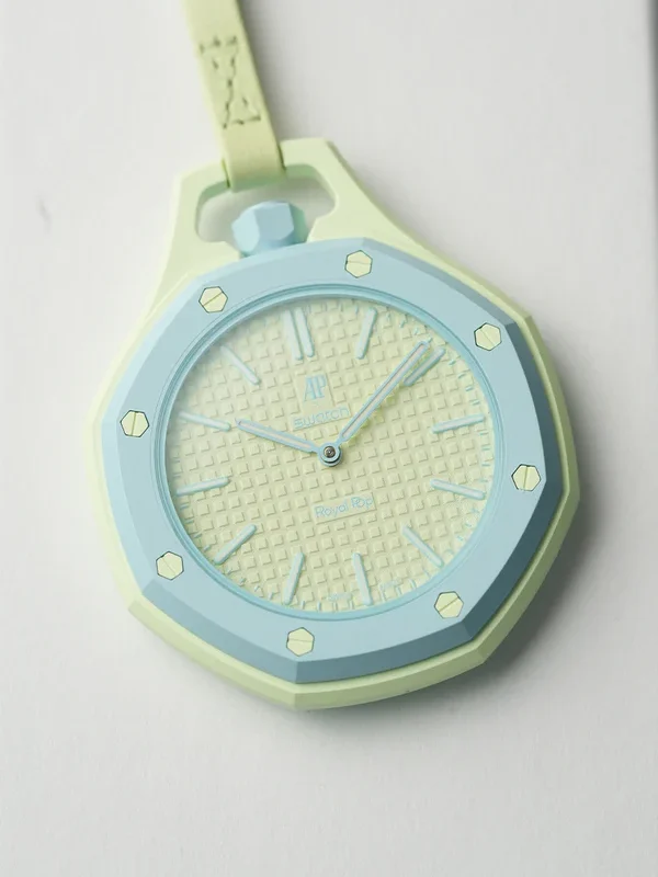 שעון כיס Swatch x Audemars Piguet מסדרת Royal Pop דגם BLAUE ACHT