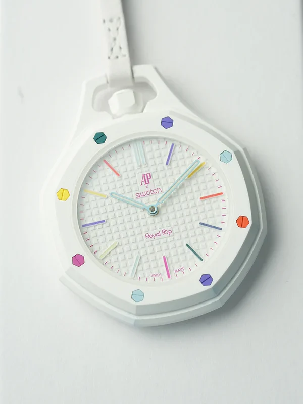שעון כיס Swatch x Audemars Piguet מסדרת Royal Pop דגם HUIT BLANC