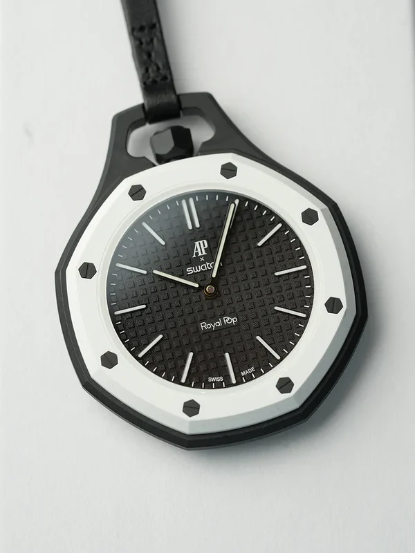שעון כיס Swatch x Audemars Piguet מסדרת Royal Pop דגם Ocho Negro